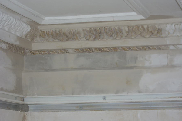 Einarbeitung in Altbestand mit Neuteilen. 